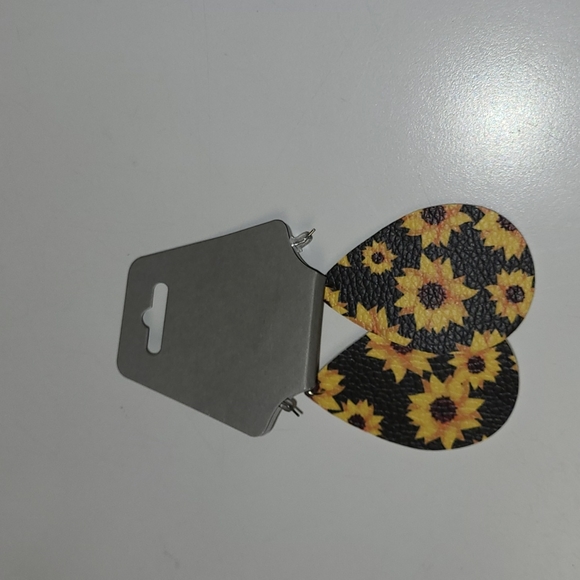 Sunflower Earrings, year drop shaped, faux leather - Picture 2 of 2